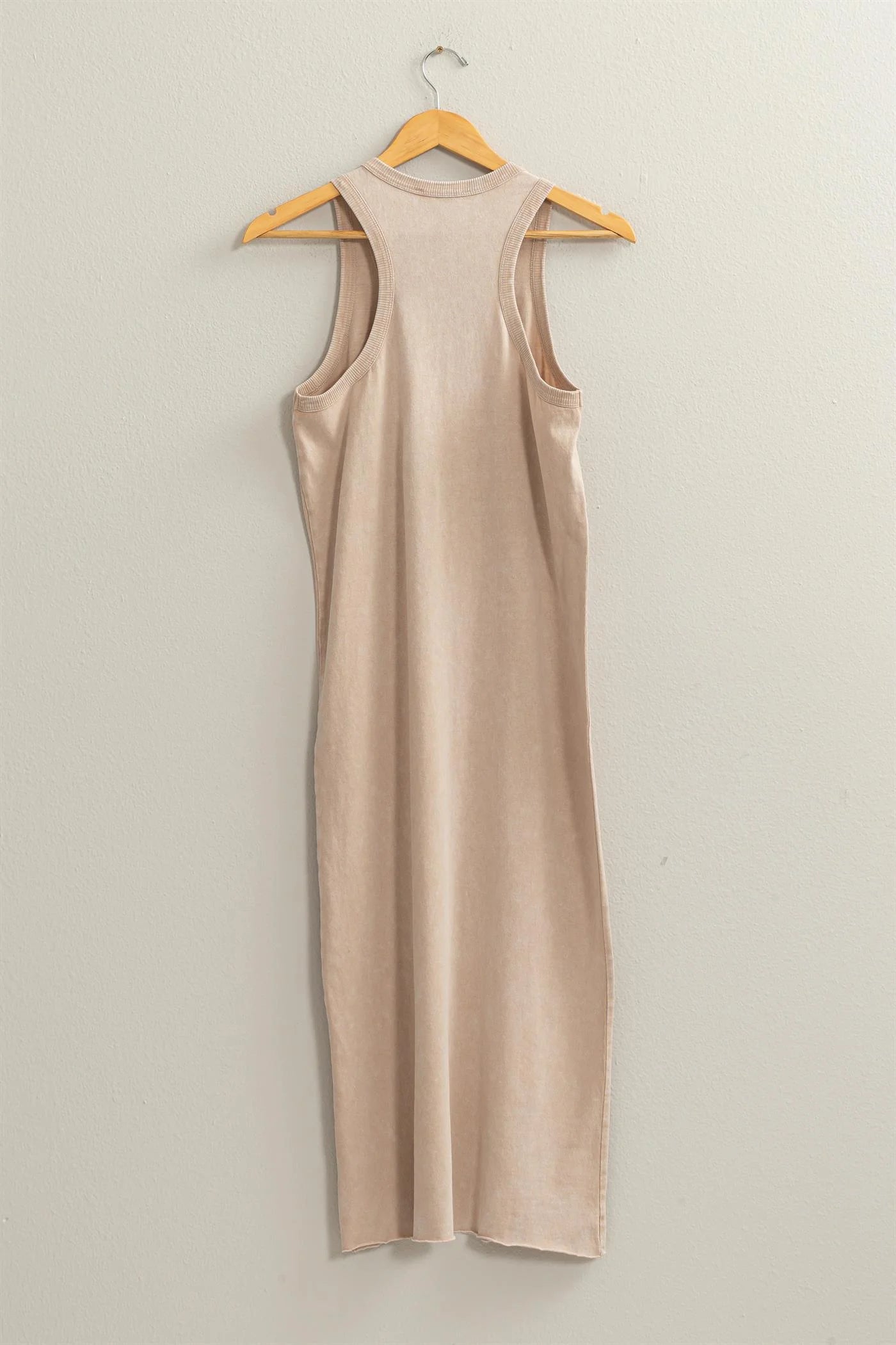 SLEEVELESS SHIFT MIDI DRESS - TAN