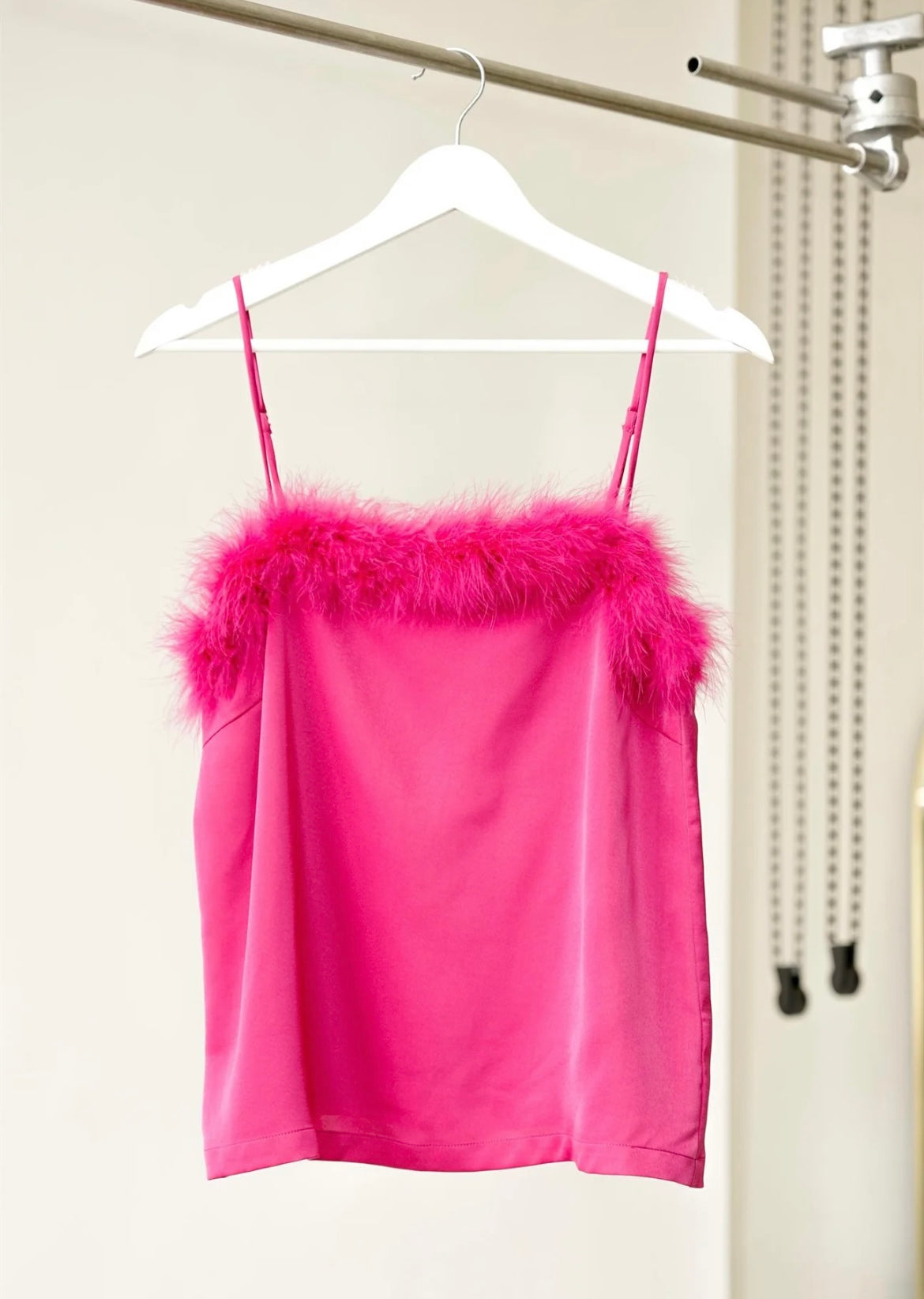 SWEET POP FEATHER-TRIMMED CAMI TOP